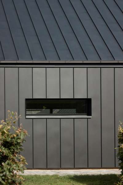 Red-brick house from the 1970s “repackaged” in steel profiles, Bakkelyparken 37, 8680 Ry